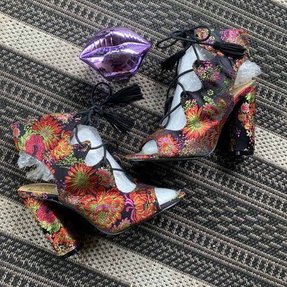 Sexy VINTAGE floral heels - Picture 3 of 3